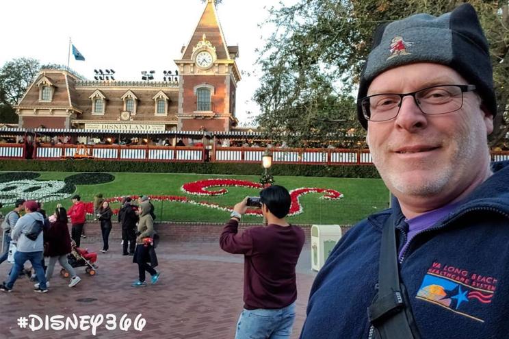 California man sets Guinness World Record – visits Disneyland 2,995 times
