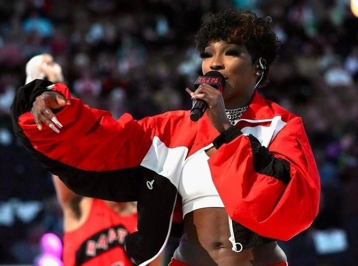WATCH: Patrice Roberts reps red, white and black at Toronto Raptors halftime show