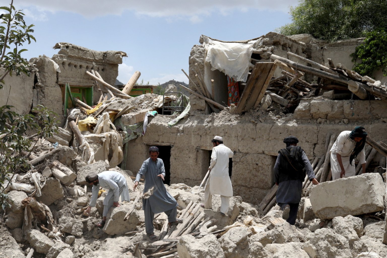 12 dead, 200 injured after earthquake rocks Pakistan and Afghanistan