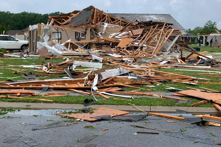 Tornado tears through Mississippi killing 23