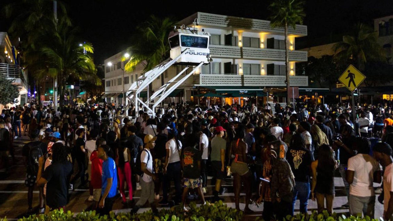 Miami Beach sets spring break curfew after two fatal shootings