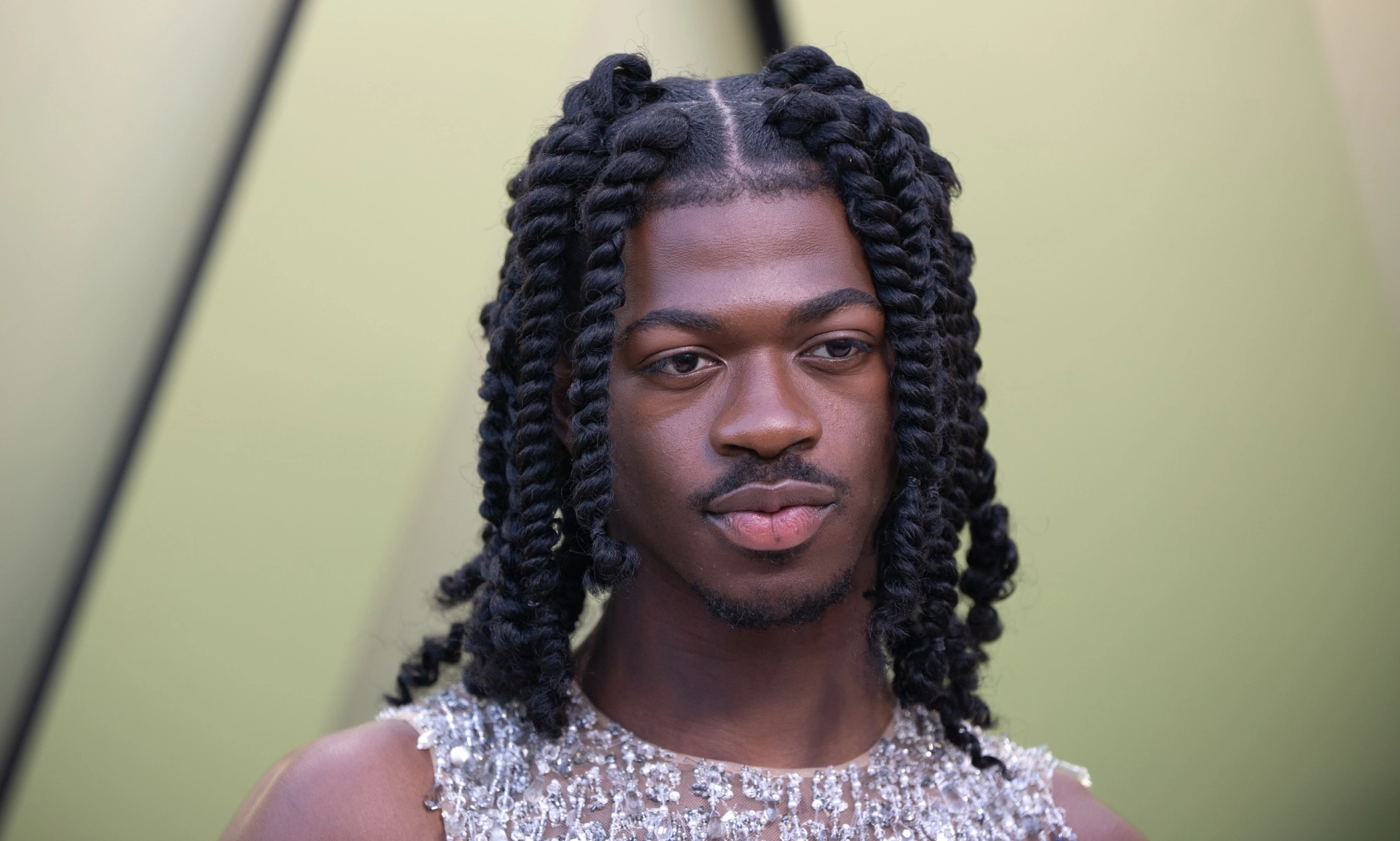 Lil Nas X claps back at troll saying he’s ‘fake gay’
