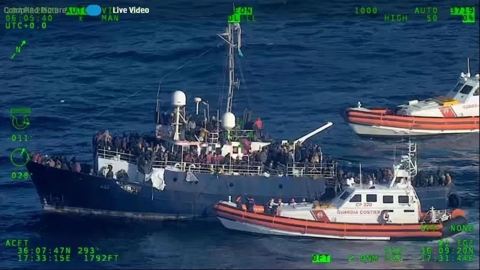 400 people stranded on fishing boat off southern Italy