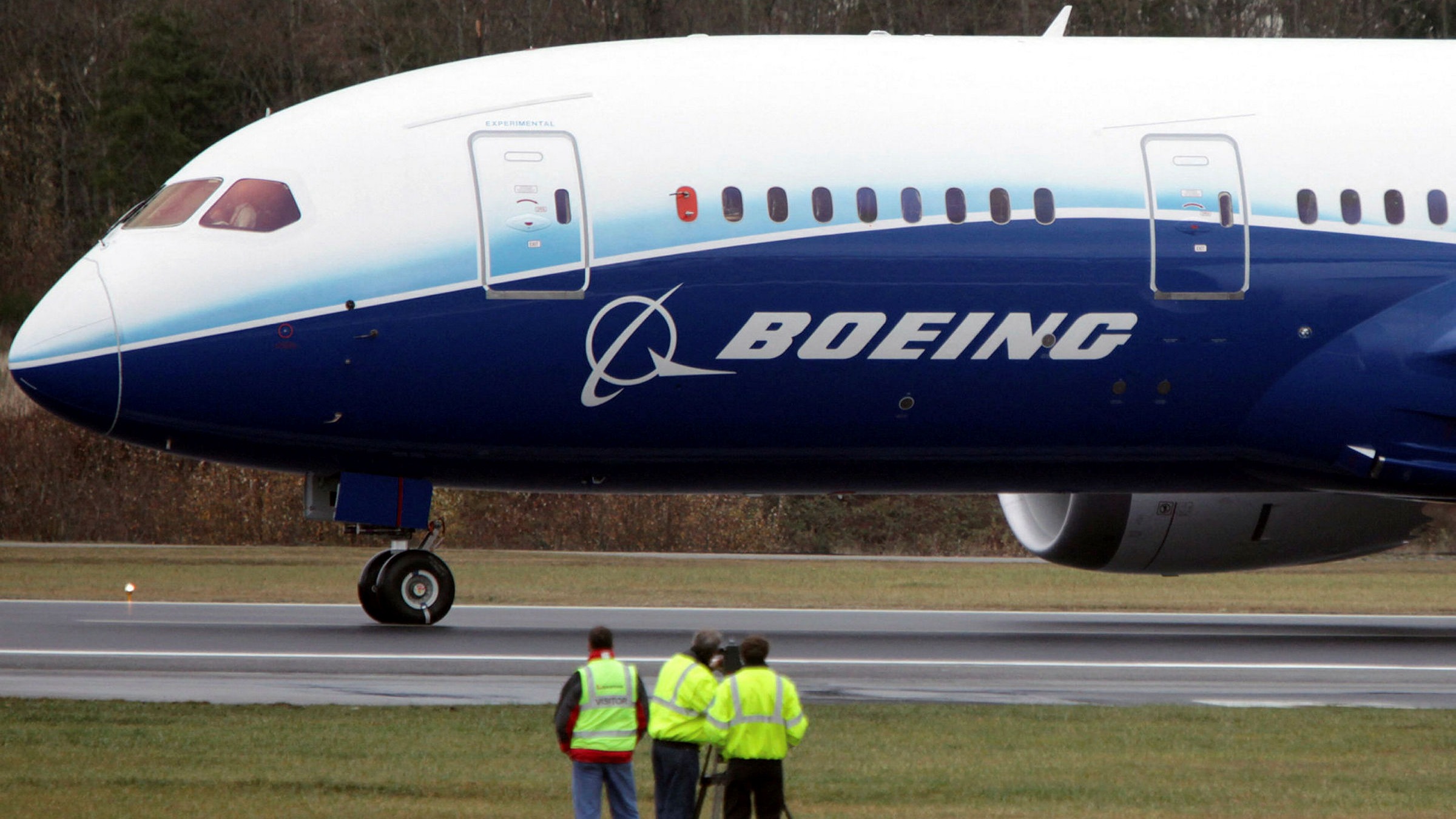 Boeing discovers new issues with 737 Max and warns of delays