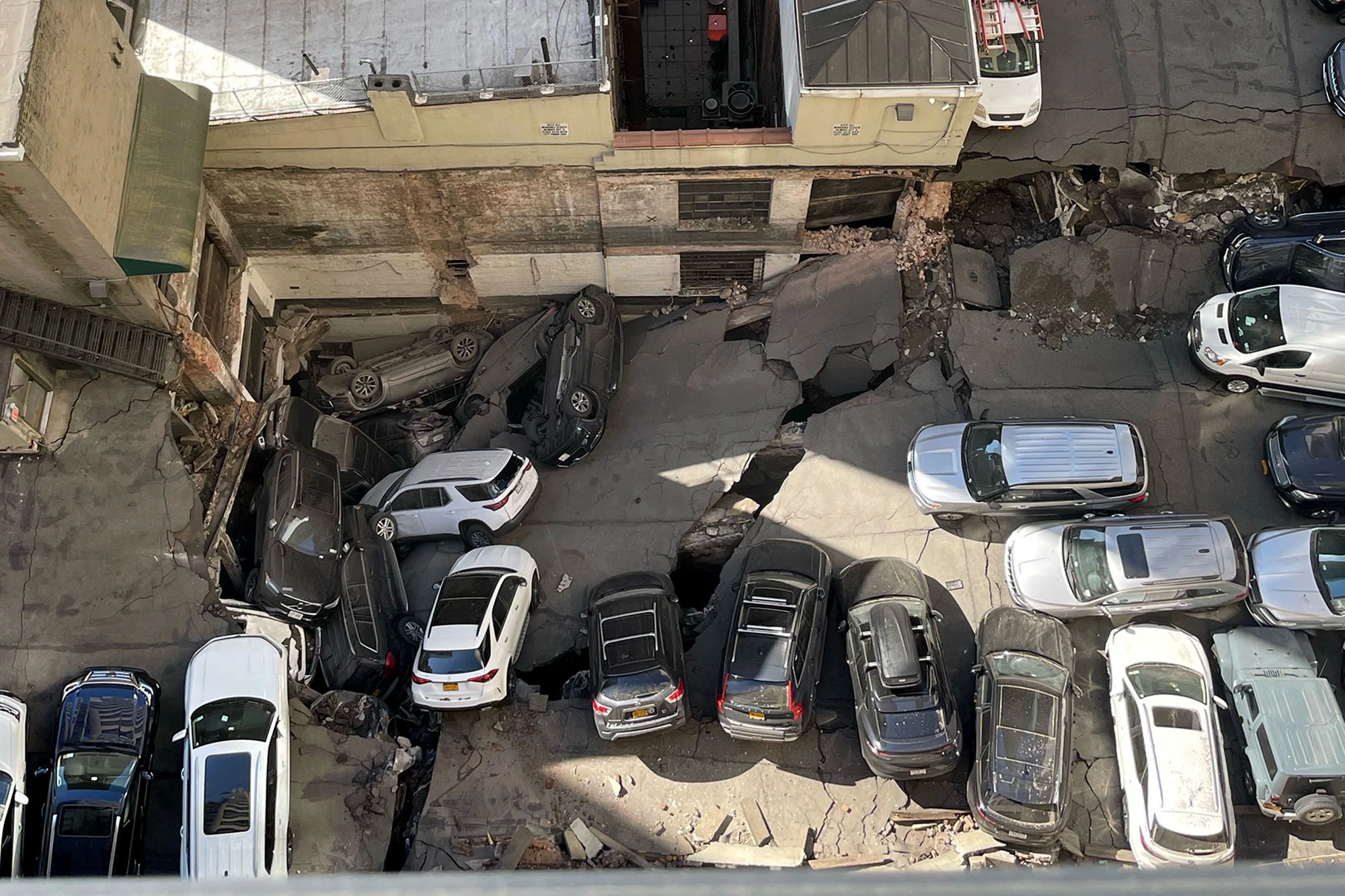 One dead, several injured as parking garage collapsed in Manhattan