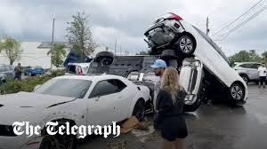 Tornado flips cars in Florida