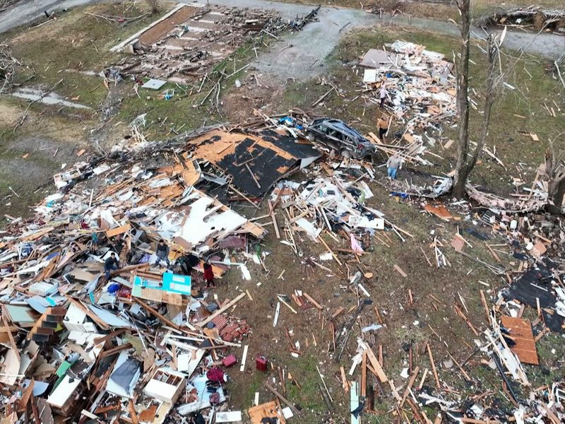 26 people dead following a series of tornadoes in South and Midwest USA