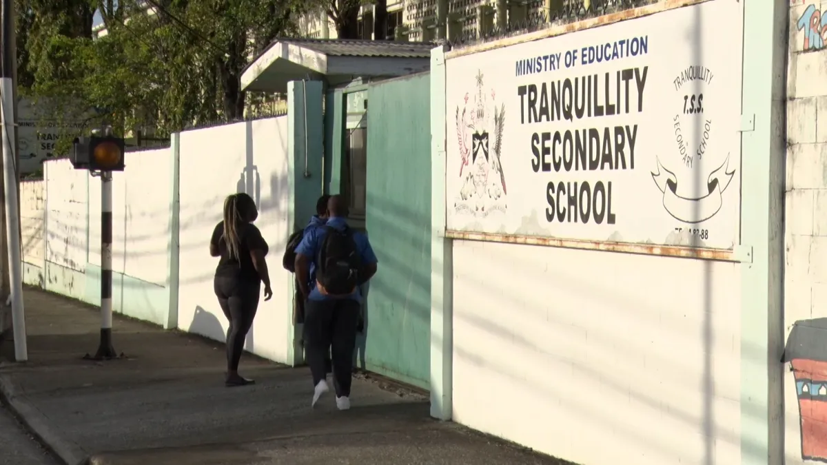 WATCH | Cutlass wielding student at Tranquillity Secondary disarmed by security