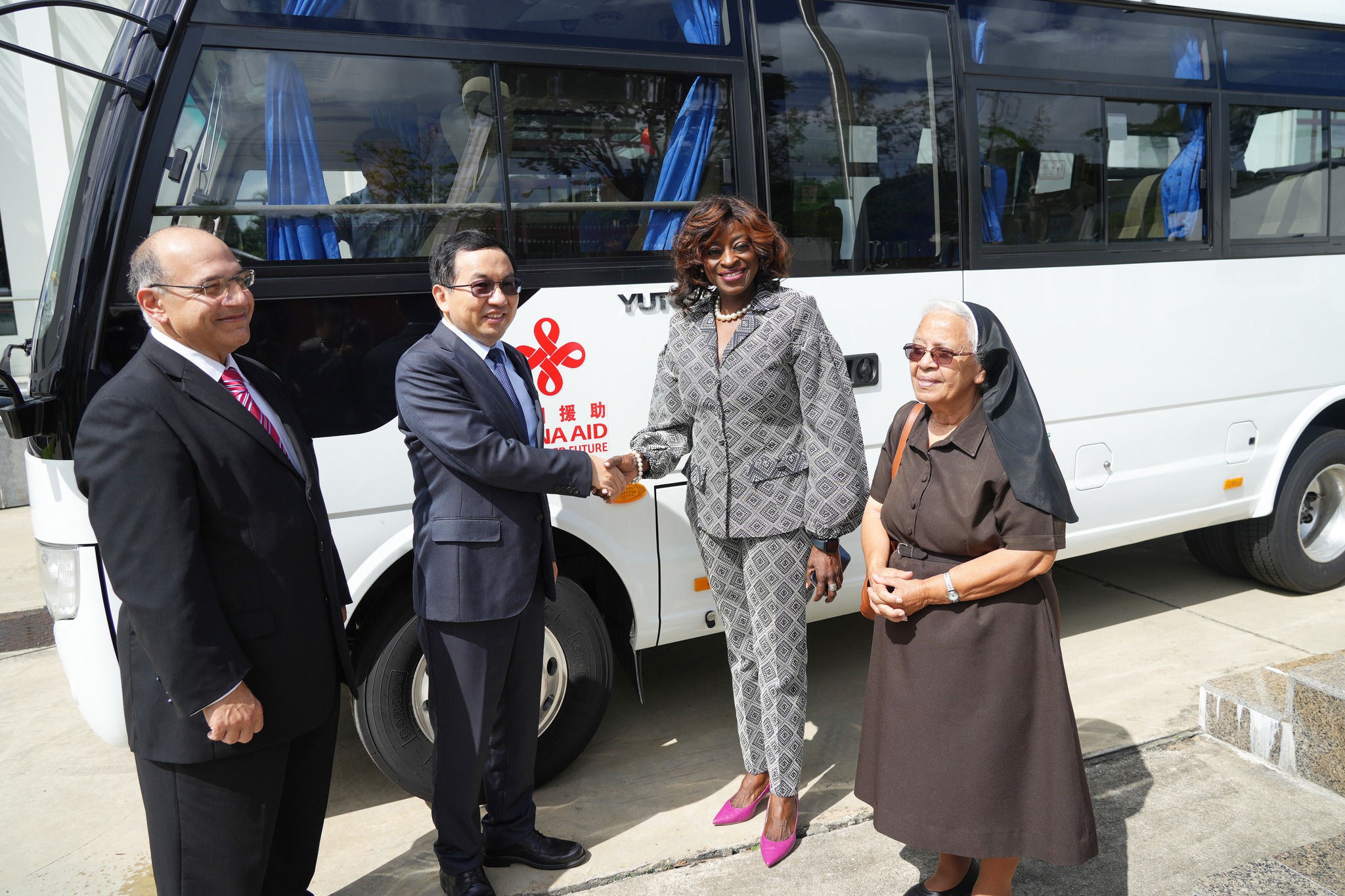 Minister Cox lauds Chinese Government for new Lady Hochoy Bus