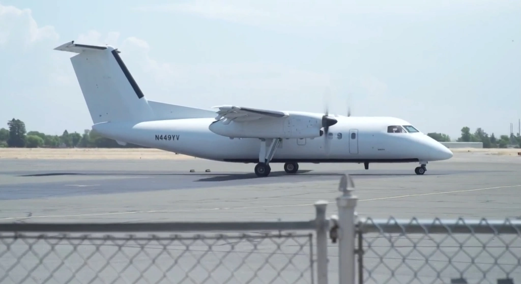 Plane carrying migrants lands in California