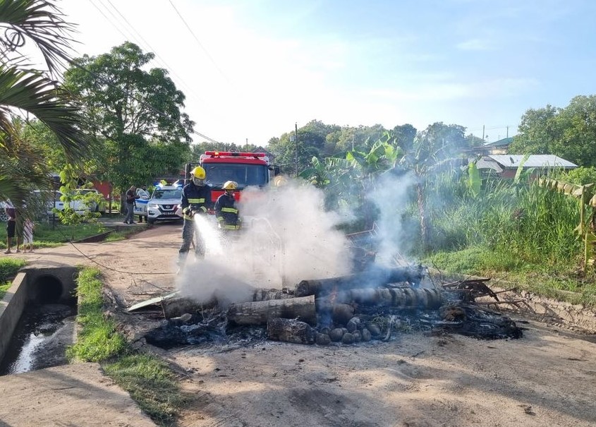 Penal residents burn tires; demand roads be repaired