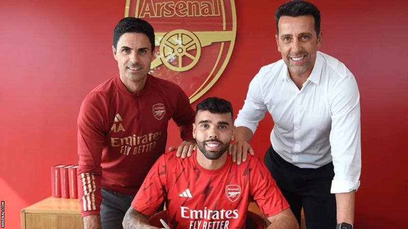 Arsenal sign Spanish goalkeeper on season long loan