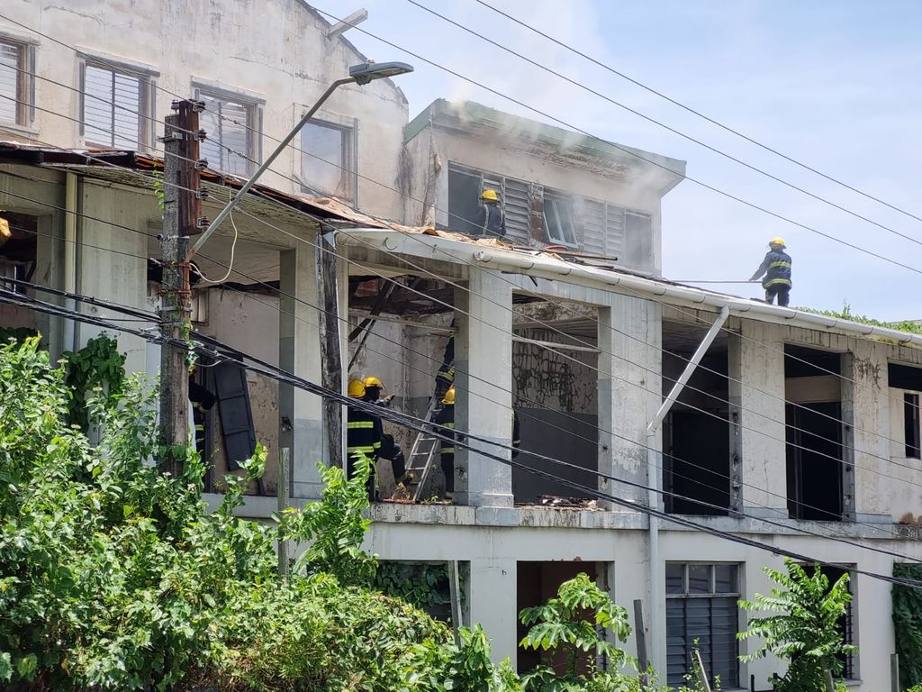 Fire Contained At the Old San Fernando Magistrates Court Building