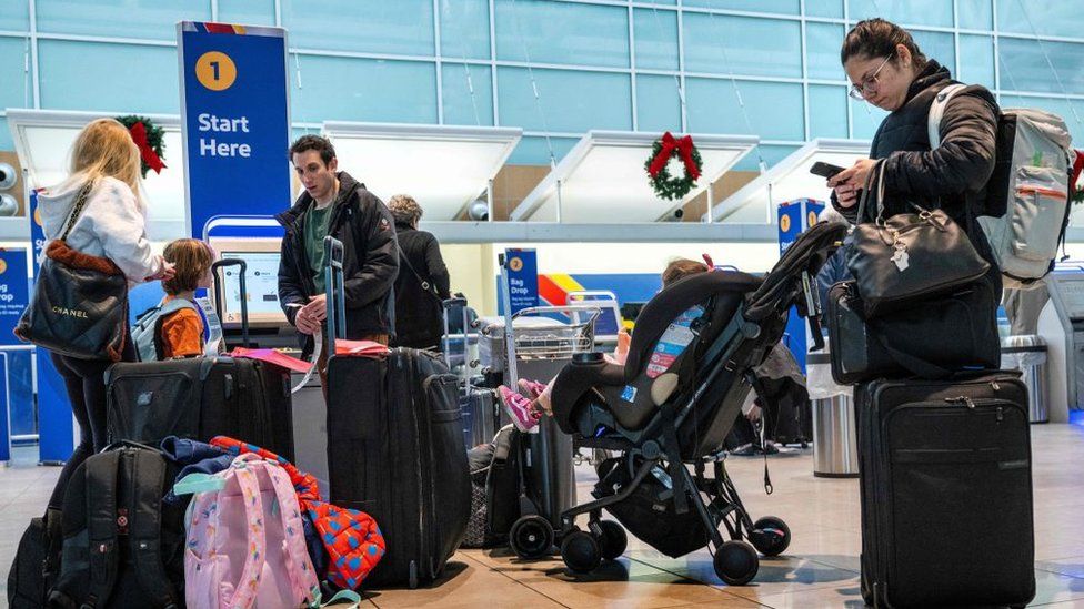 Storm brings chaos to US airports as record crowds travel for Thanksgiving