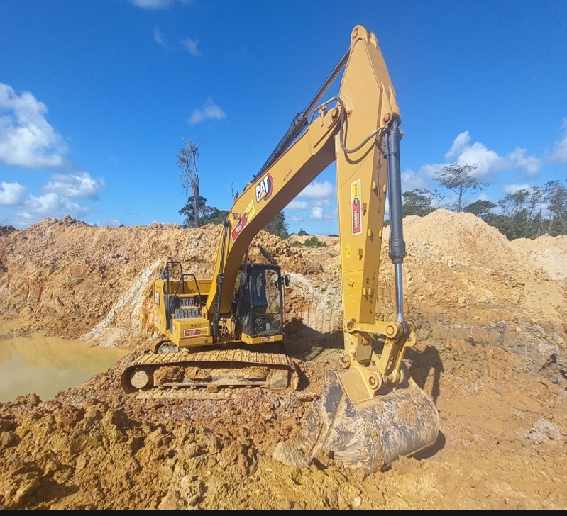 Cops detain 4 and seize excavators in illegal quarrying operation
