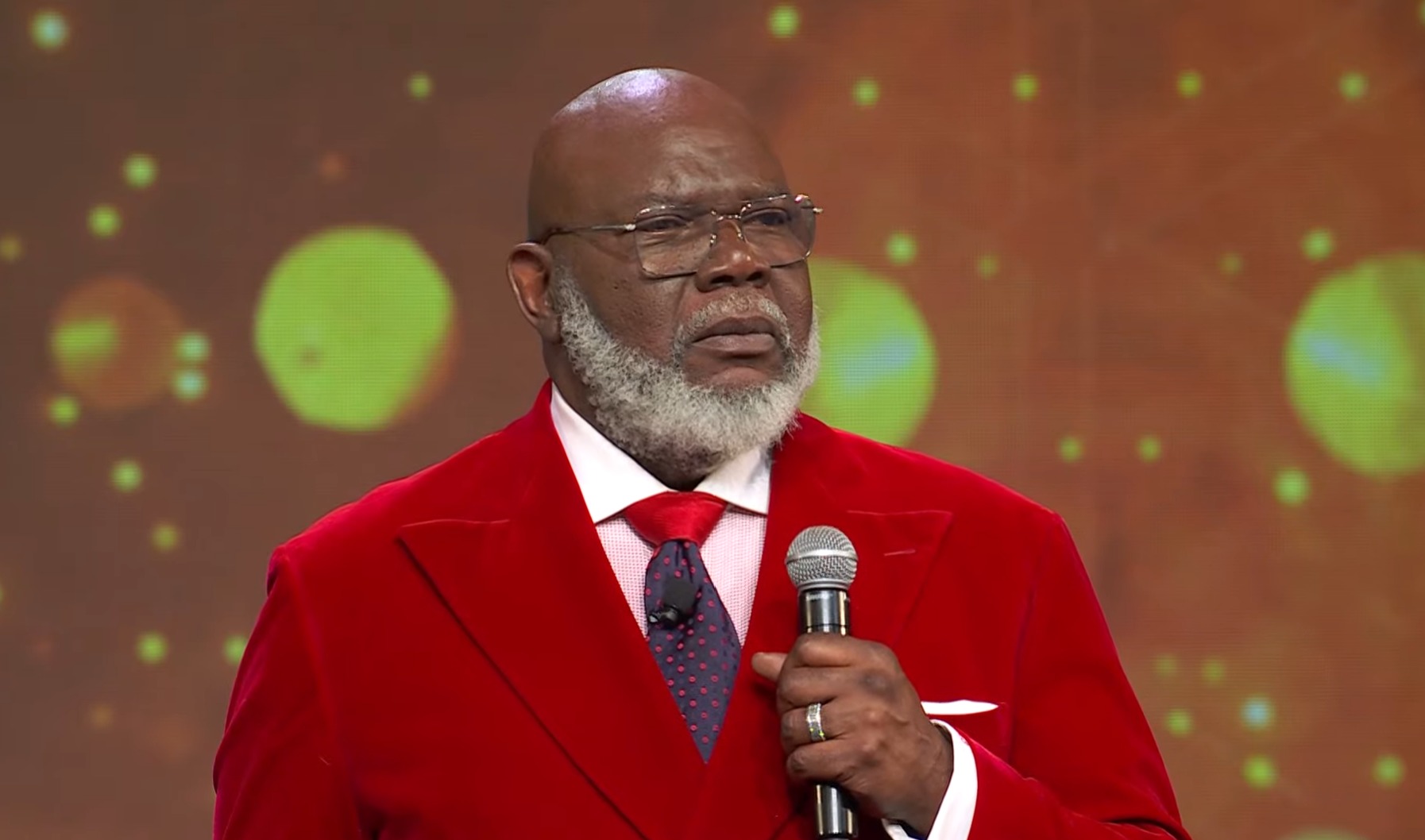 WATCH | Bishop T.D. Jakes denies getting lit at Diddy’s sex parties ...