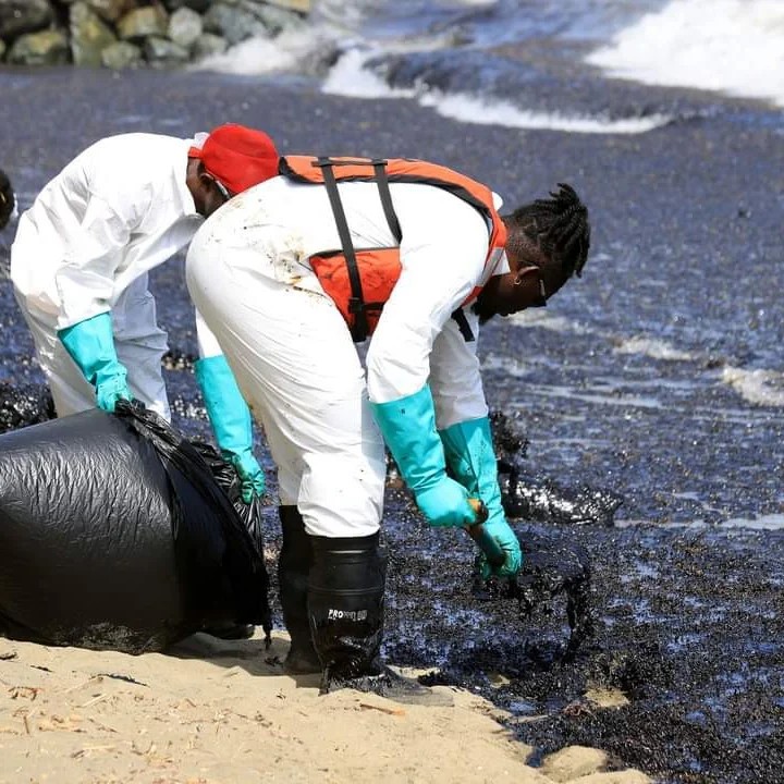 Significant damages as a result of oil spill in Tobago; specialized equipment needed