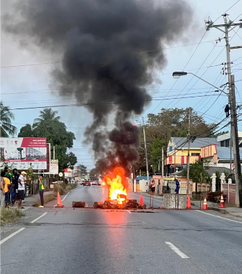 Couva and Cunupia residents stage fiery protests | WATCH