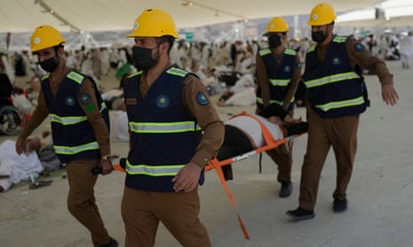 At least 14 Hajj pilgrims die in intense heat