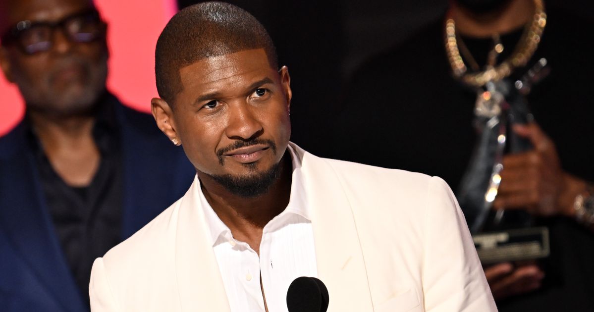 Usher accepts BET Lifetime Achievement Award with emotional speech